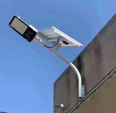 打墙太阳能路灯