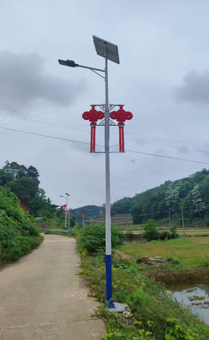 辰溪国庆焕新颜：太阳能路灯与中国结共筑节日华章