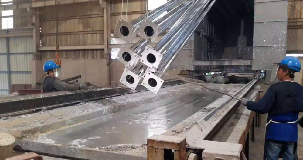 整体热镀锌和镀锌管材质路灯的区别