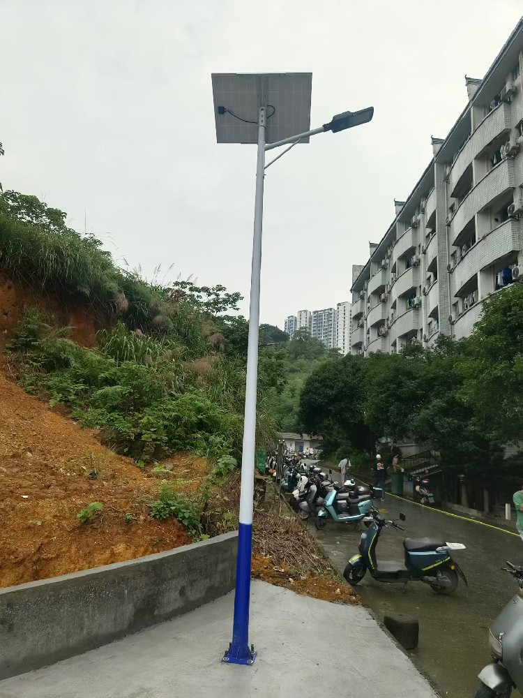 衢州老小区改造亮点：5 米太阳能路灯节能又亮堂，居民都说好