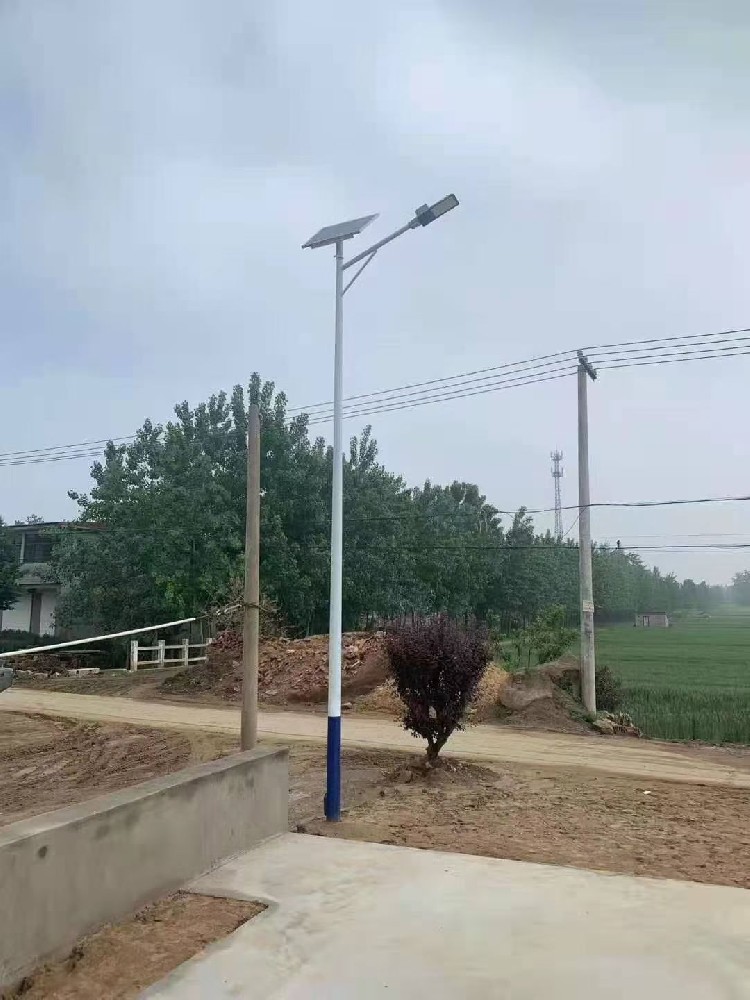 太阳能路灯照亮邵阳县乡村振兴路