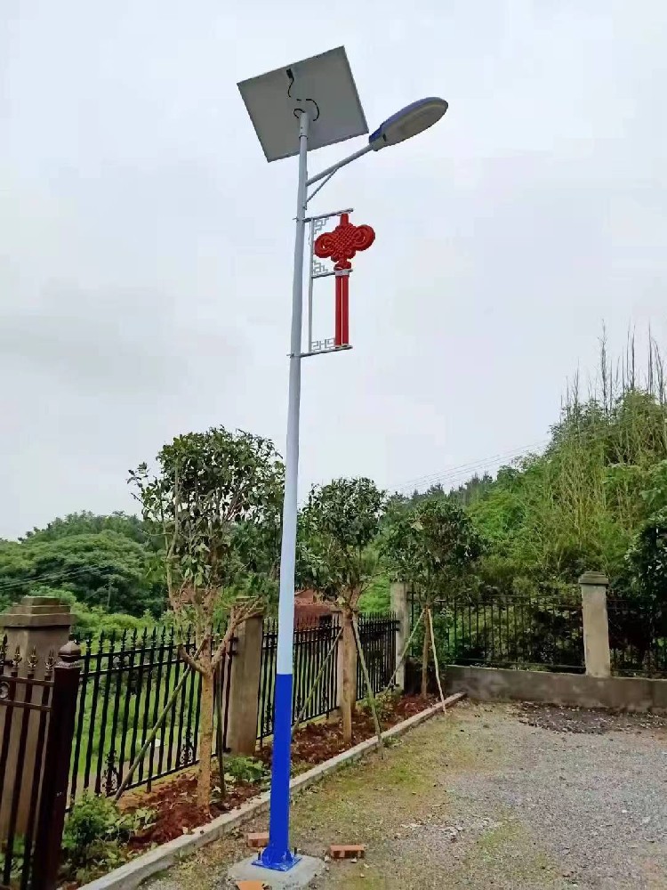 银灯照乡路 振兴启新程——昭通乡村的太阳能路灯变革