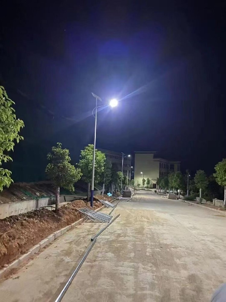 85盏太阳能路灯点亮义乌厂区 创阳照明助力绿色亮化升级