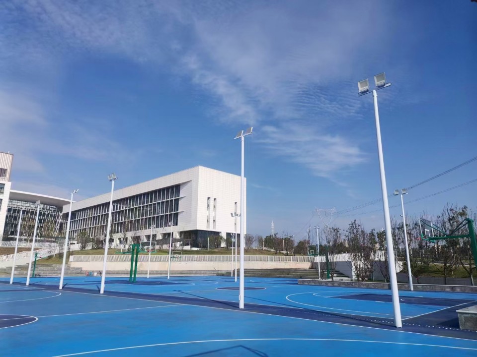 市电路灯点亮健康生活 娄底球场照明升级焕新颜