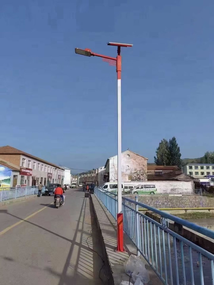 红韵点亮乡愁路 创阳太阳能路灯绘就铜仁新图景