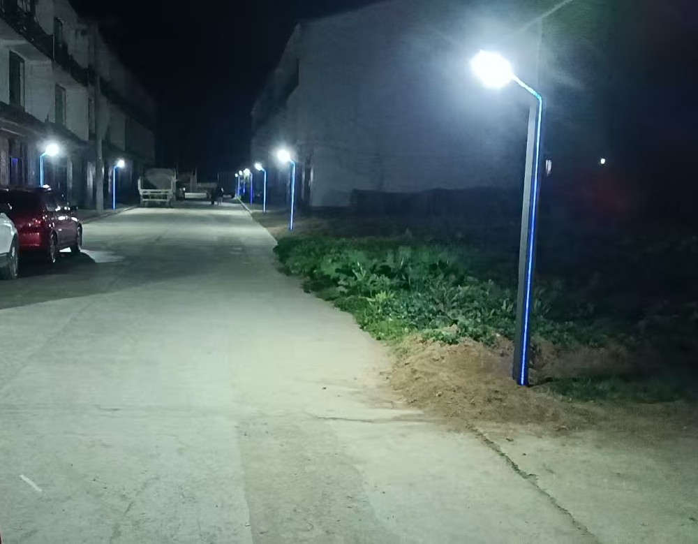 光影焕新乡村路：浙江开化城郊 3 米太阳能路灯点亮民生与生态新图景